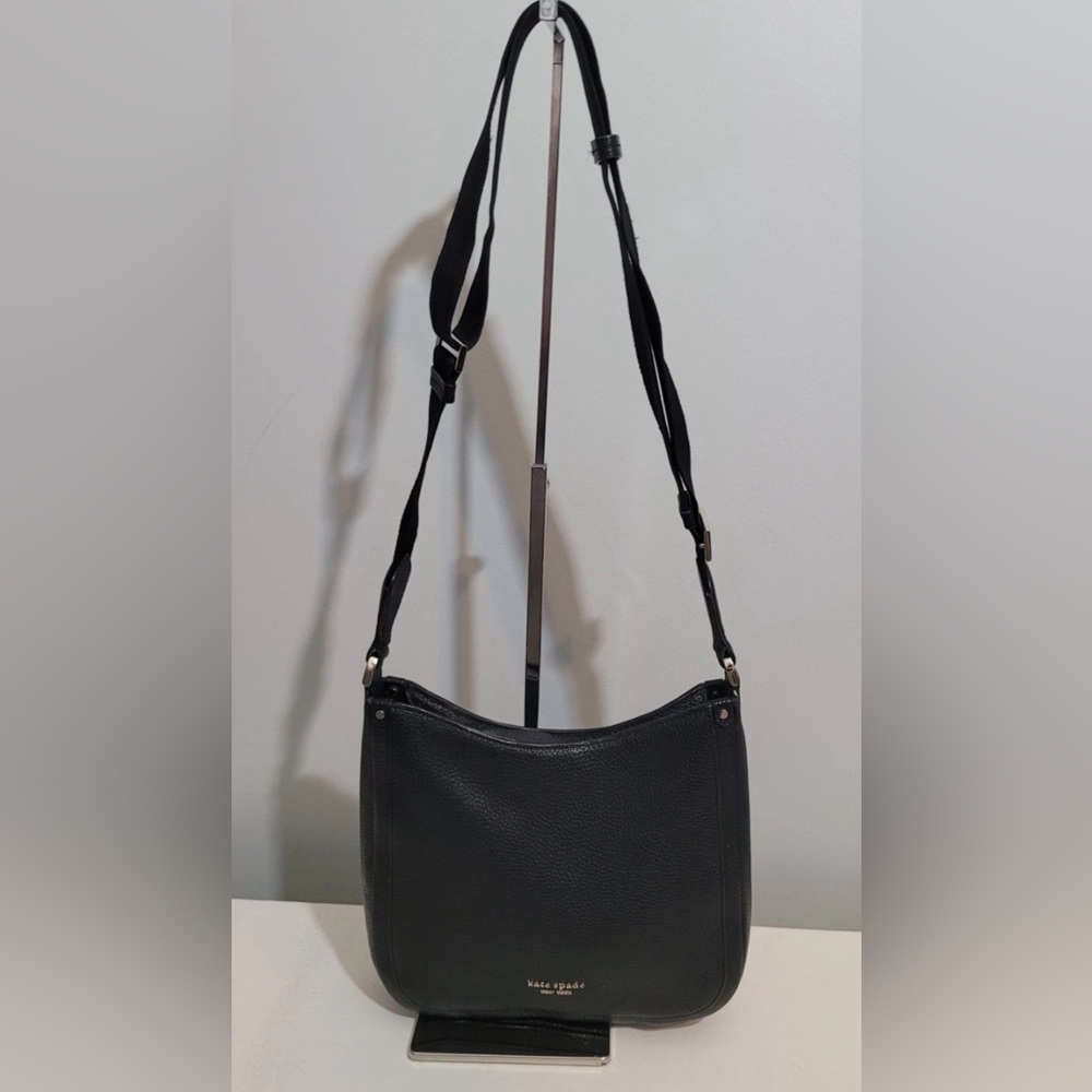 Kate Spade Roulette Messenger Crossbody Bag Black Pebbled Leather PXR00329